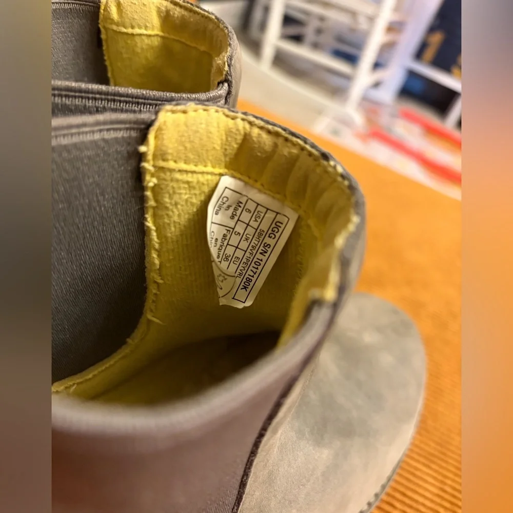 Ugg Bolden Gray Leather/Suede Chelsea Boots Size 6 - Picture 3 of 9